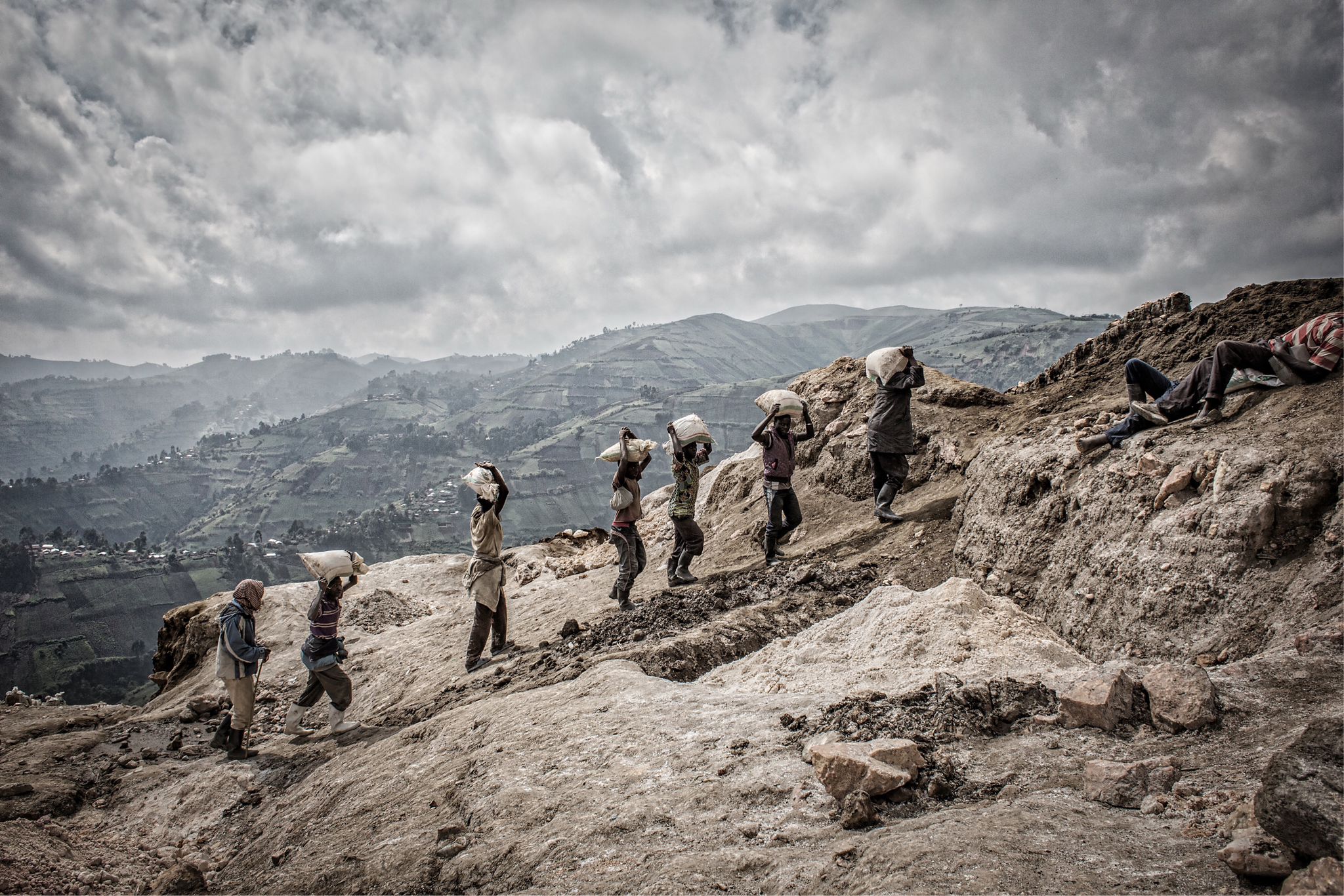 Children working in mine